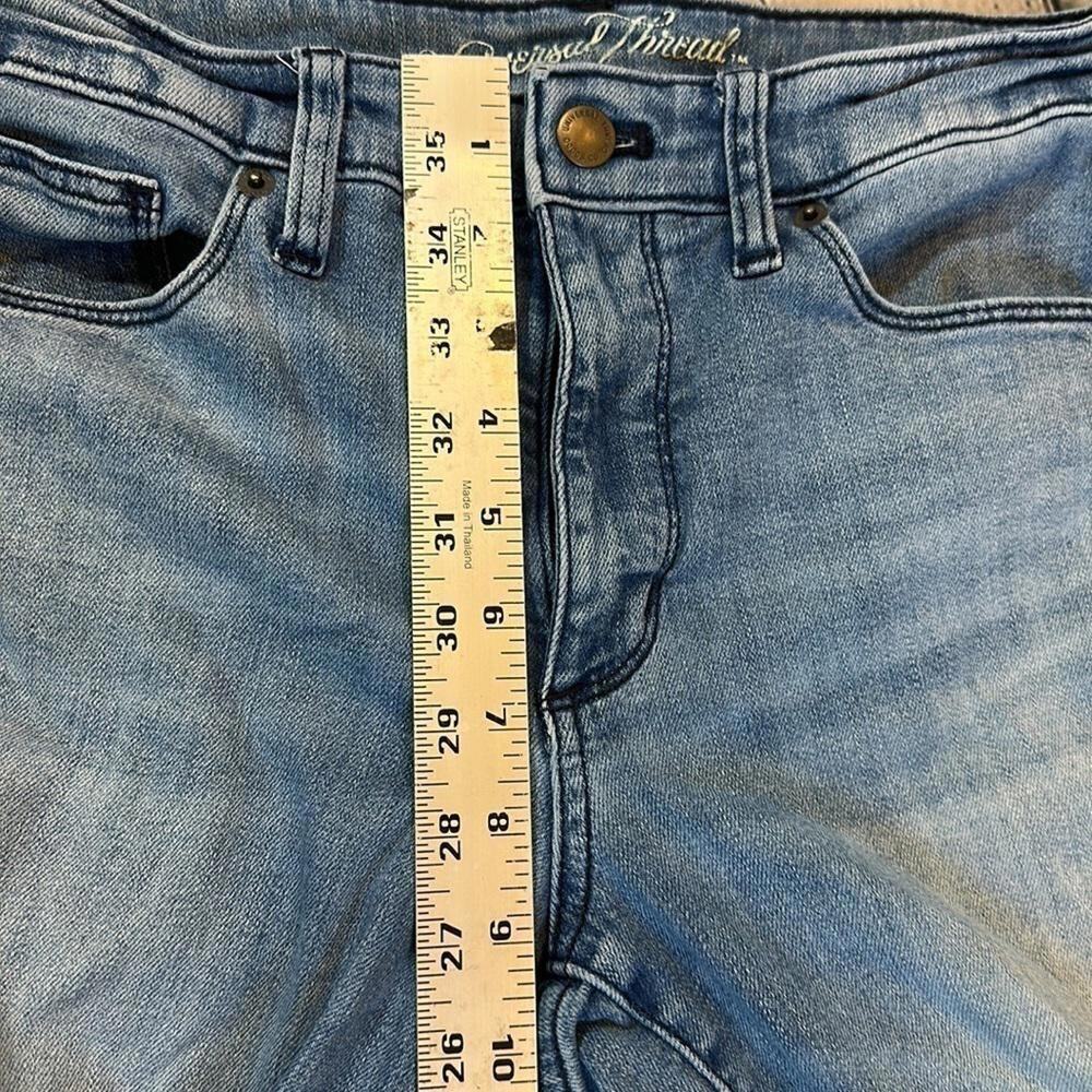 Universal Thread Women's Light Wash Jeans - Picture 4 of 7